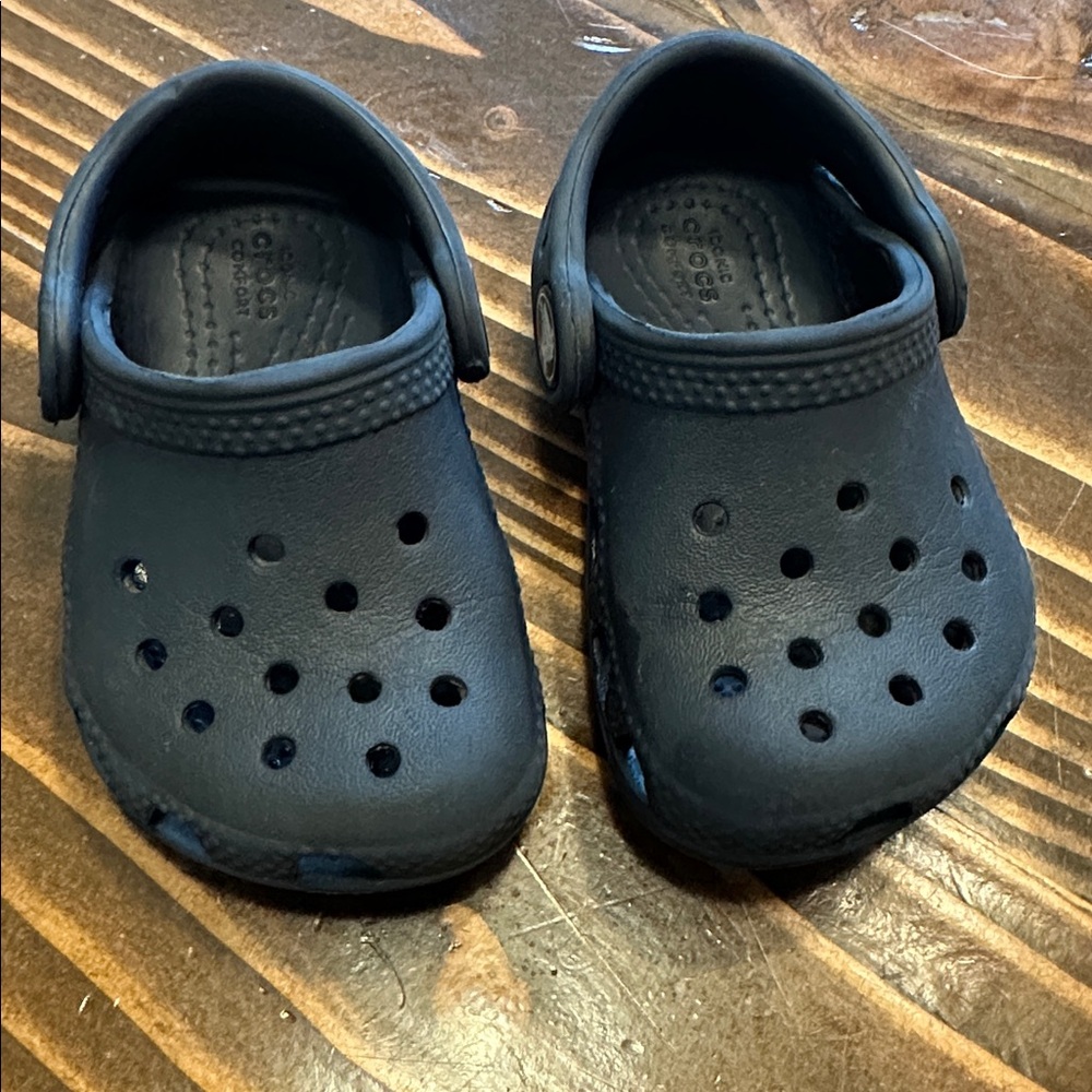 Toddler Navy Blue Crocs Size 4